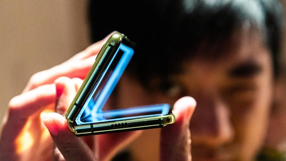 Foldable phones’ potential to turn UX into a disaster | Shakuro